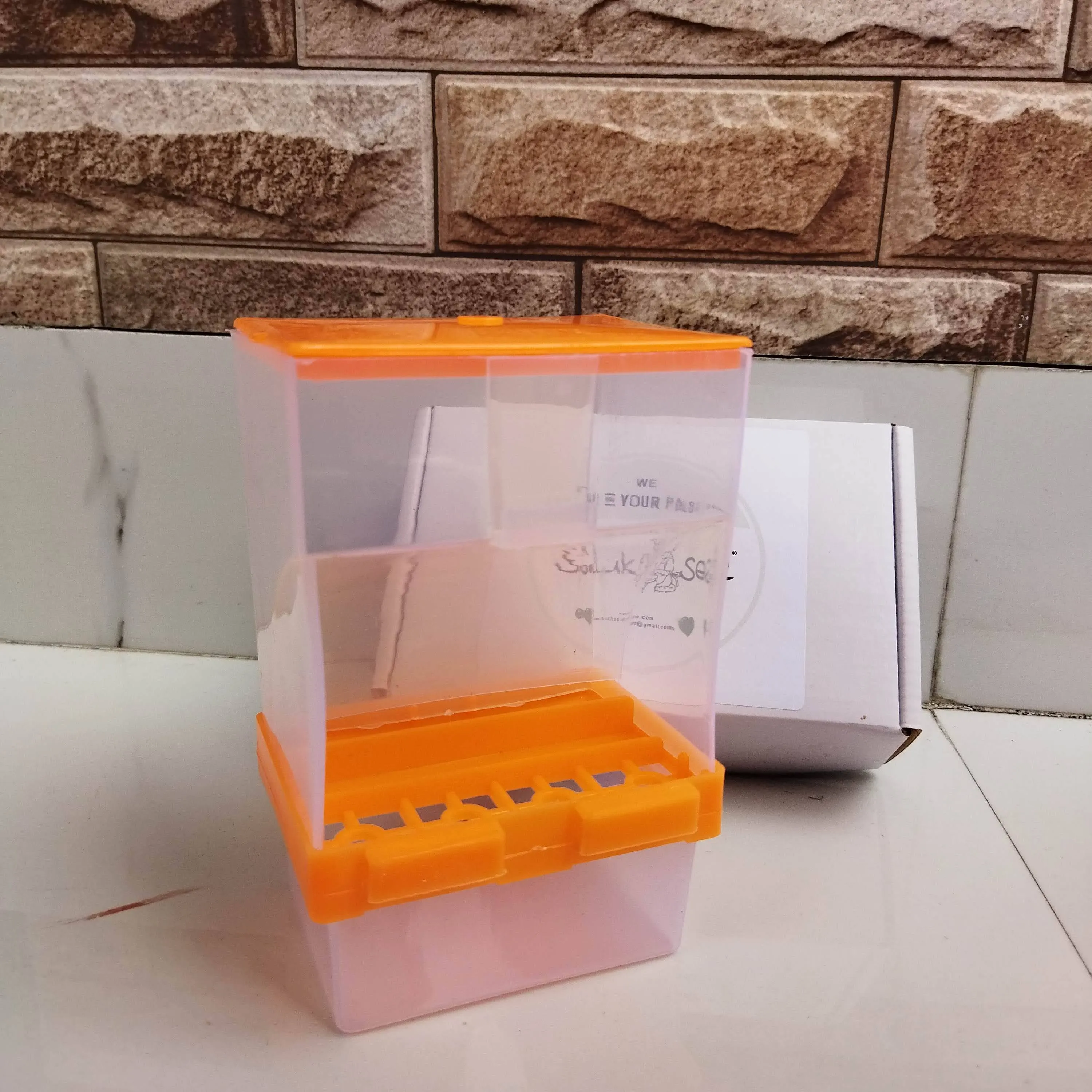 Automatic Cage Bird Feeder with Anti-Spill